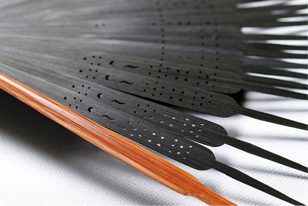 高島扇骨の多くは京都で地紙を貼り「京扇子」として全国に流通